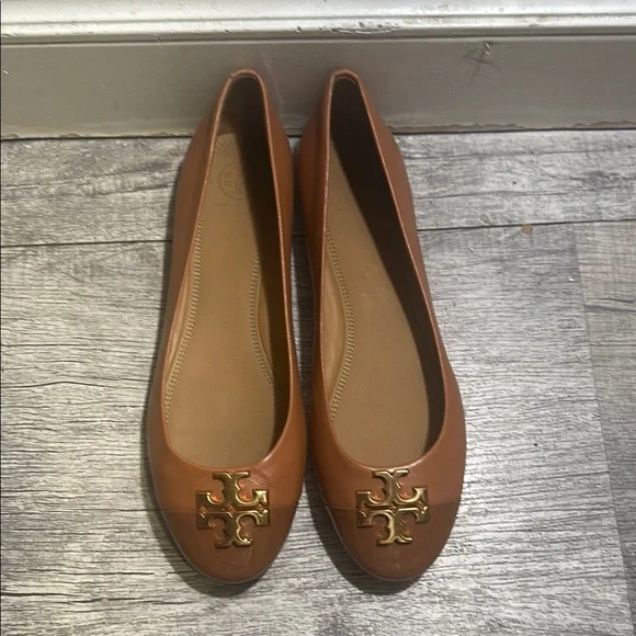 Tory Burch Brown Leather Flats with Gold Logo - Picture 3 of 5